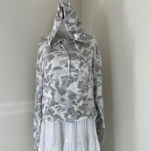 Gray camouflage hooded crop top long sleeves